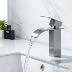 ONECE Robinet Cascade Pour Lavabo , Mitigeur Cascade Brossé, Robinet Salle De Bains En Laiton Monotrou Sur Plage, Cartouche Céramique, Robinetterie Salle De Bains Design Elégant